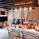 Rustic Charm&Dreamhome 40M2 In The Heart Of Paris, Near Pompidou And Notre-Dame, Subway 4,8,9 Honeymoon Favourite